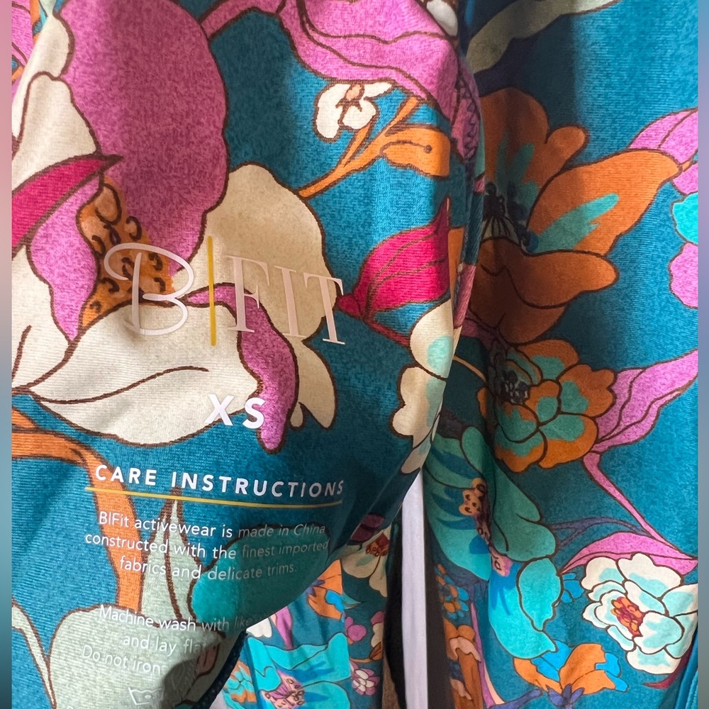 NWOT New Beach Bunny Spencer floral workout leggings and bra top set - Picture 6 of 9